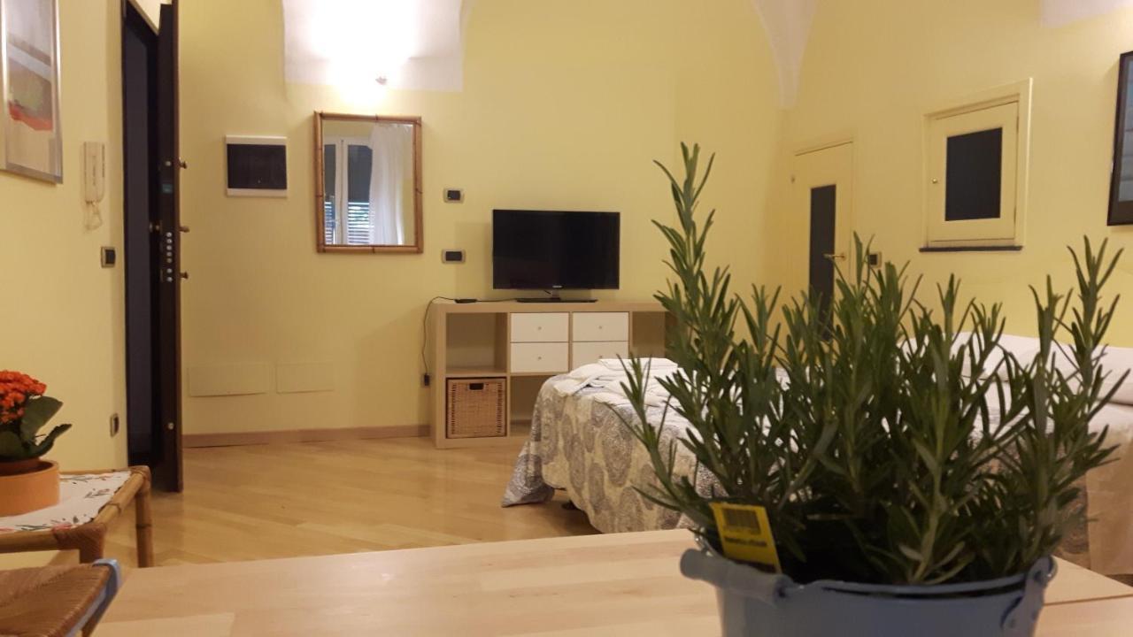 Mae Albenga Suites Exteriör bild