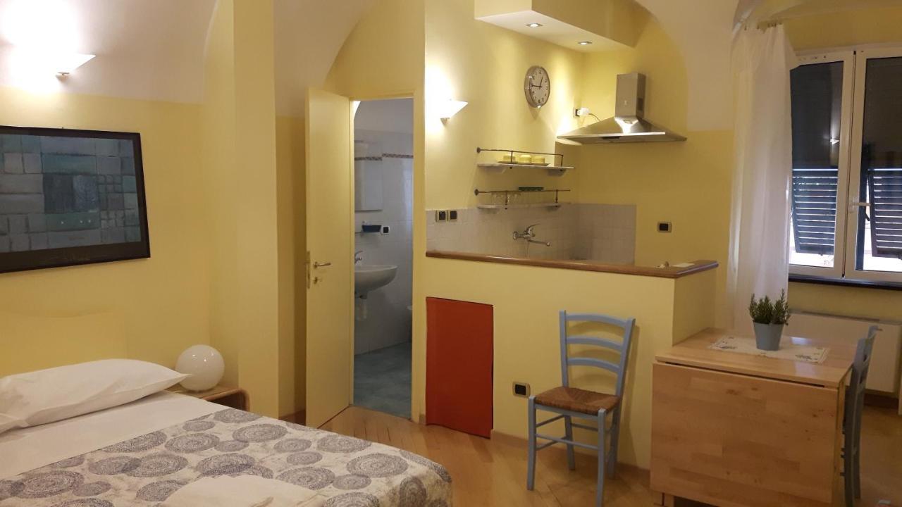 Mae Albenga Suites Exteriör bild