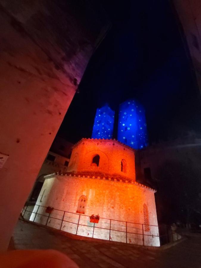 Mae Albenga Suites Exteriör bild