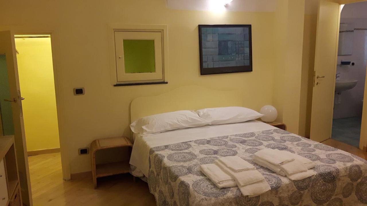 Mae Albenga Suites Exteriör bild