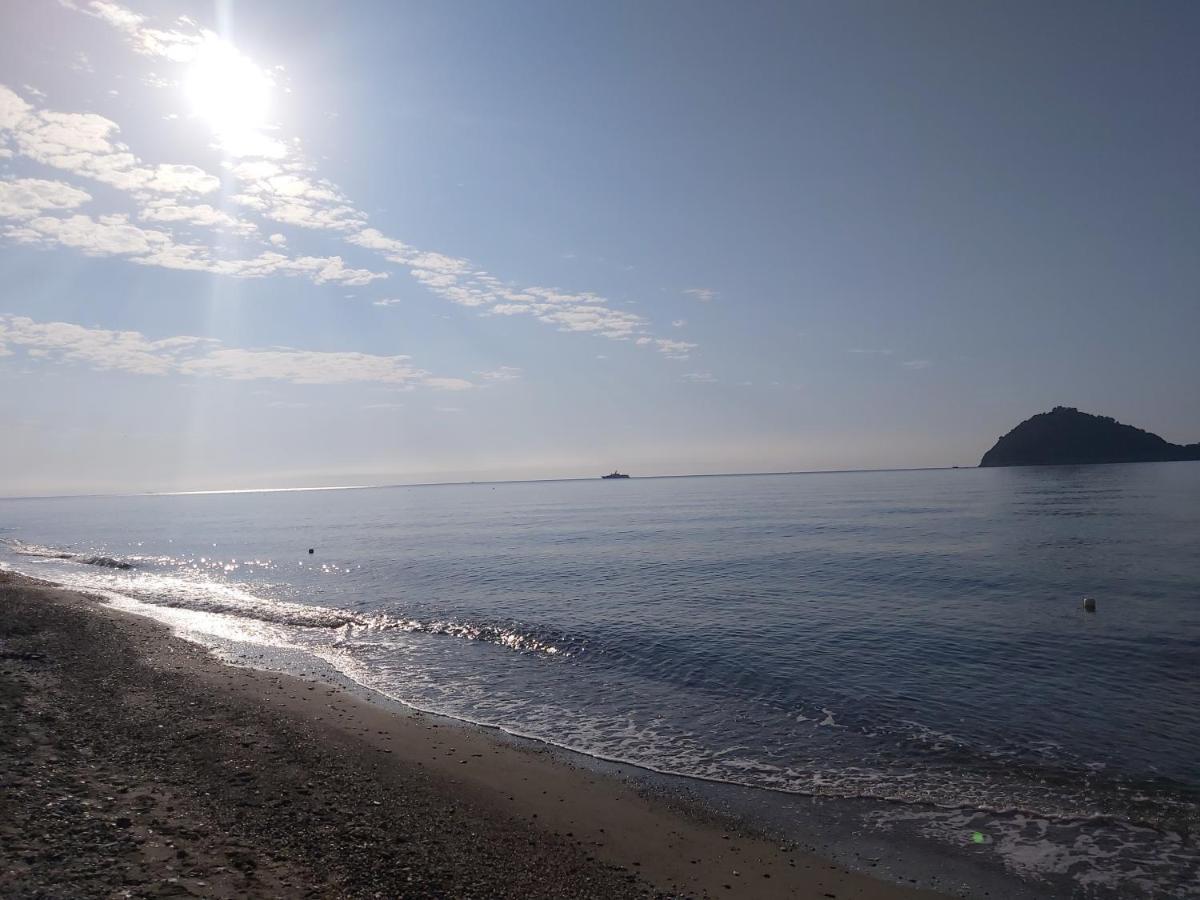 Mae Albenga Suites Exteriör bild