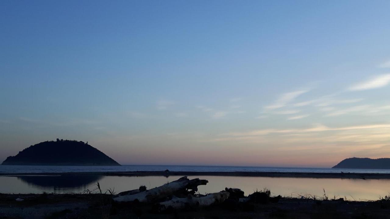 Mae Albenga Suites Exteriör bild